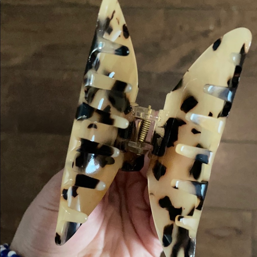 Tortoise Shell Hair Claws - Picture 2 of 2